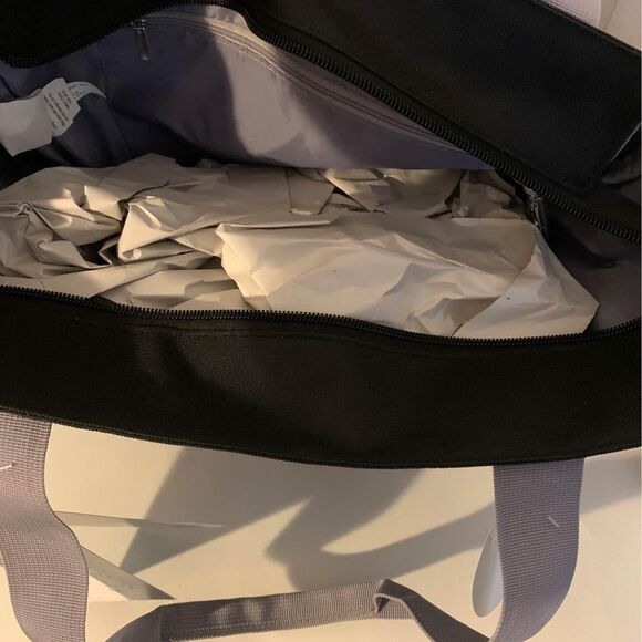 NEW iPack Versatile Diaper Bag Converts to Backpack or A Carrying Bag - Picture 7 of 8